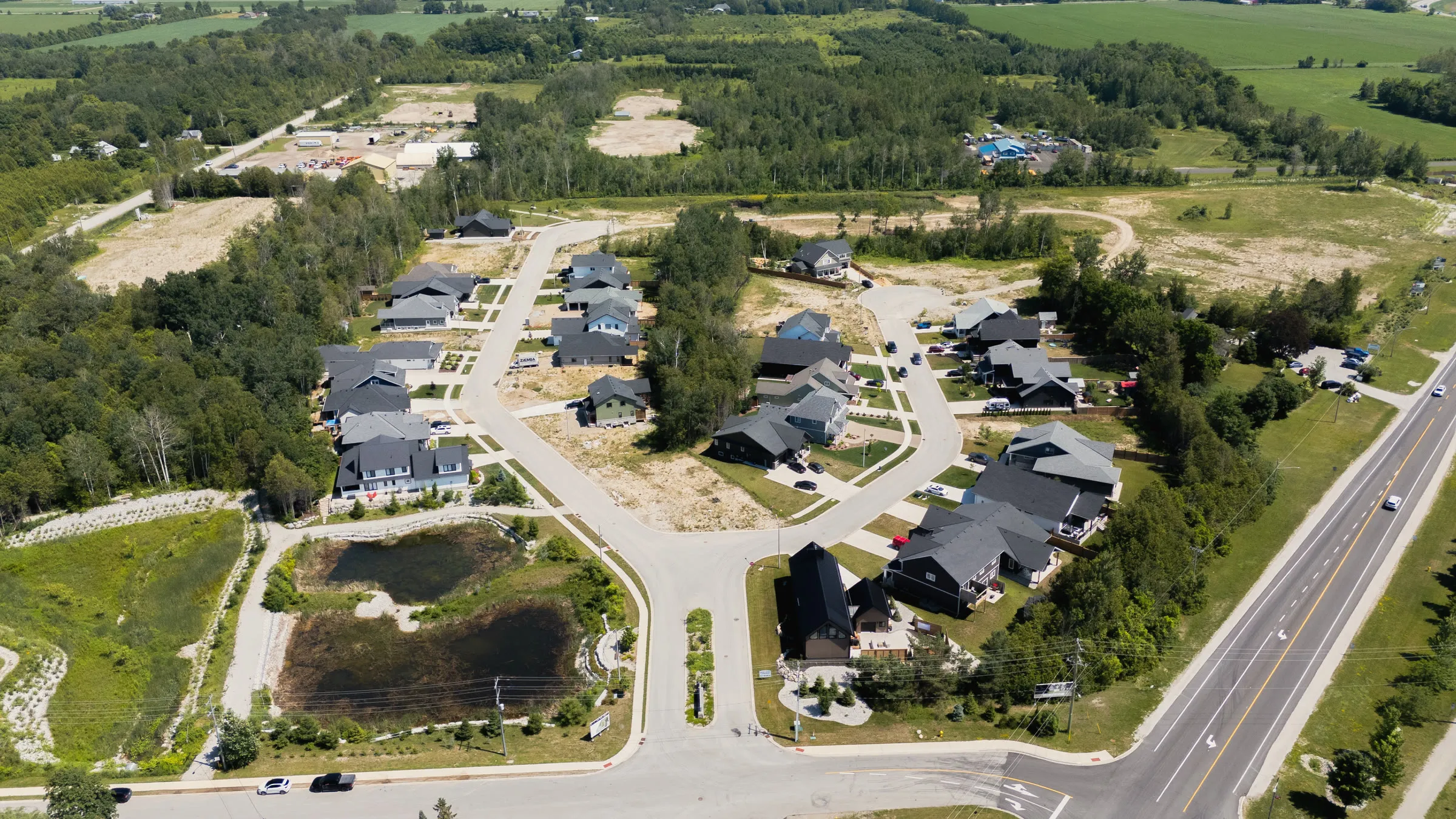 Southampton Landing from above: the entrance, the pond and the first finished streets